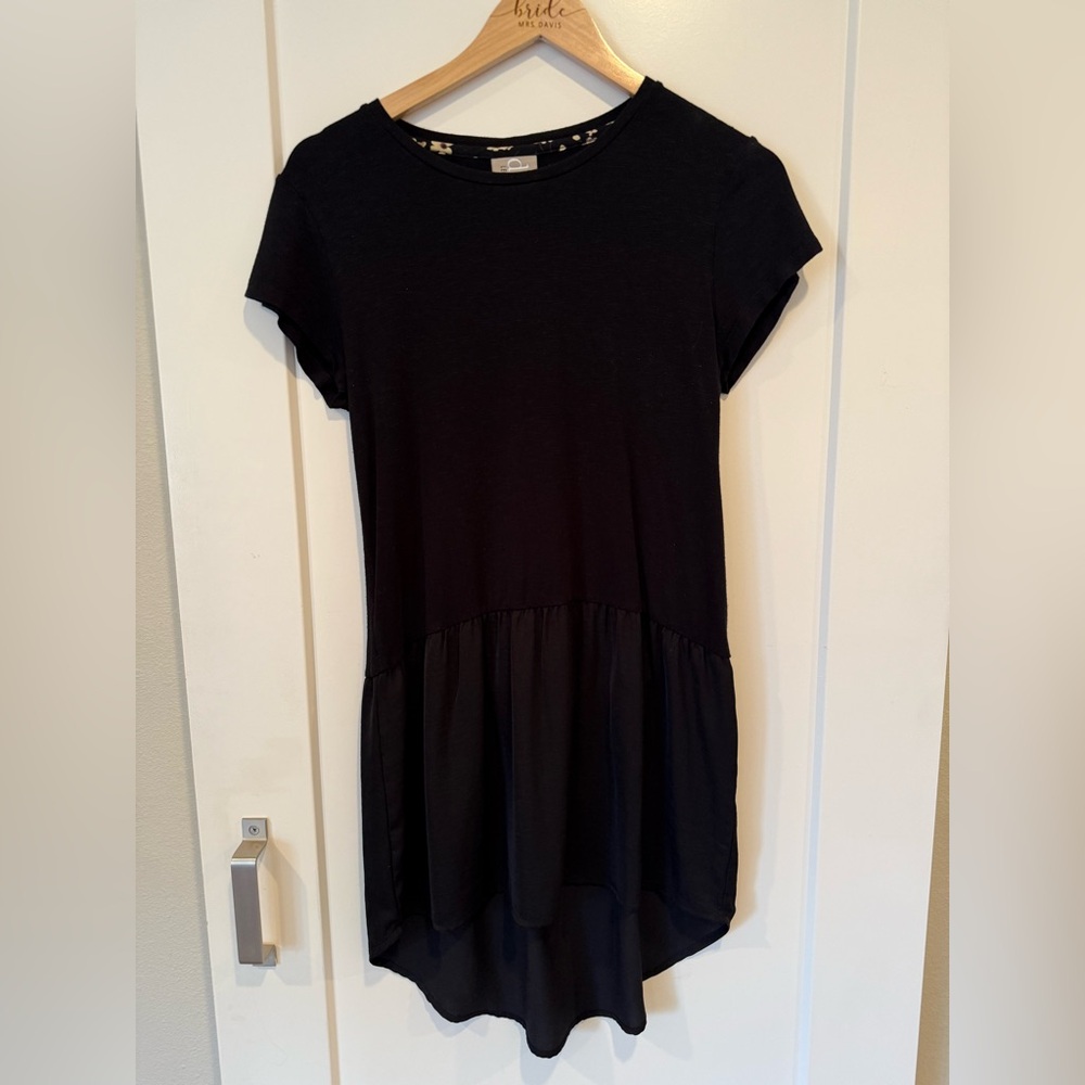 Women’s Dolan back shirt, tunic style with black “ruffle”